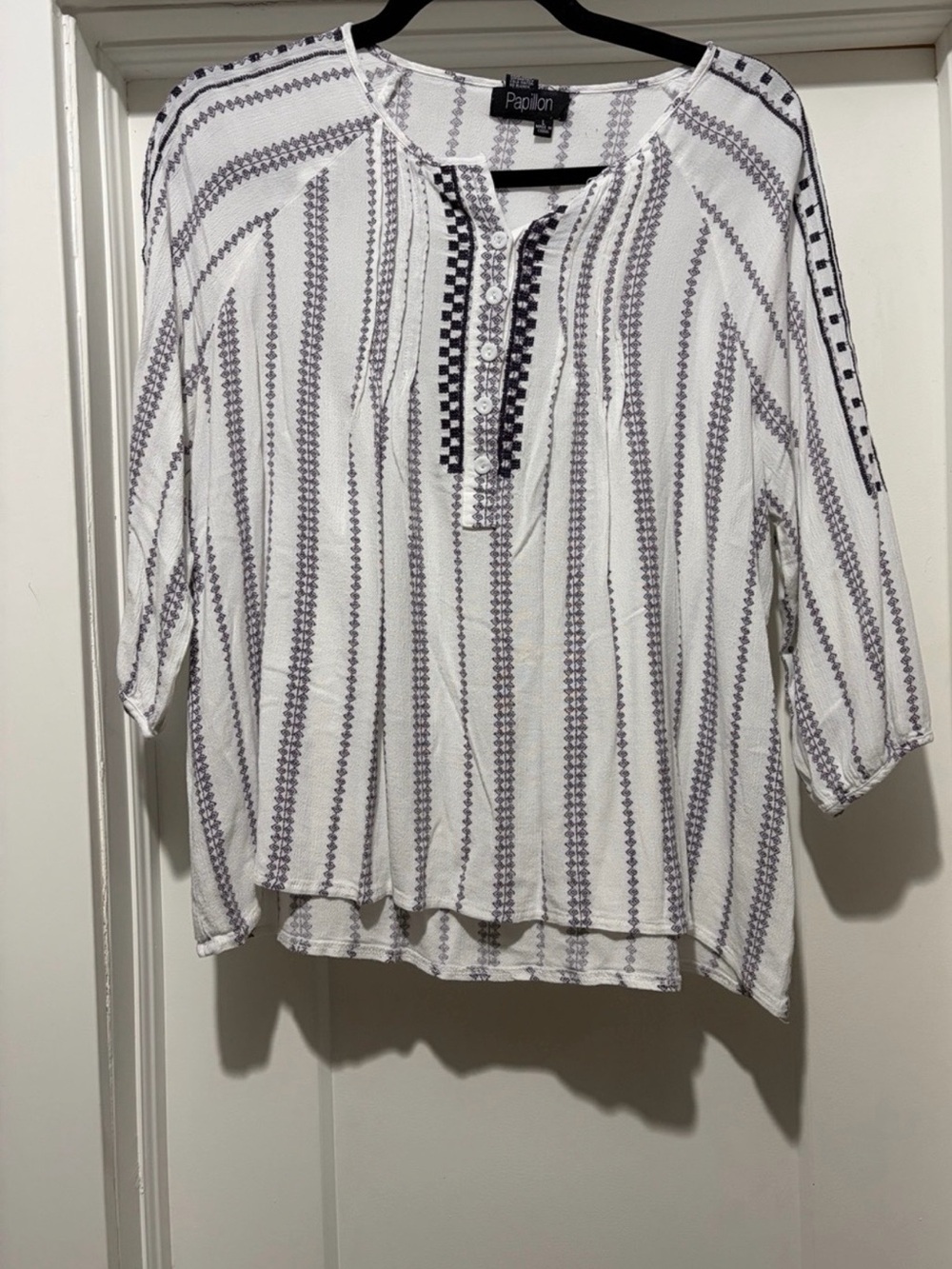 Papillon Blanc White Top with Gray Stripe Detailing